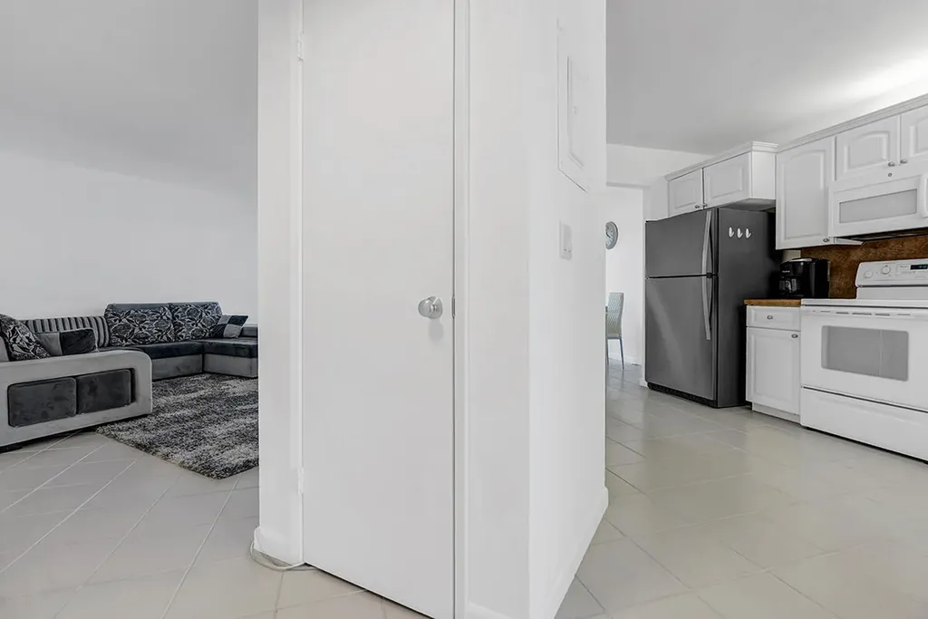 5749 Camino Del Sol Boca Raton FL 33433
