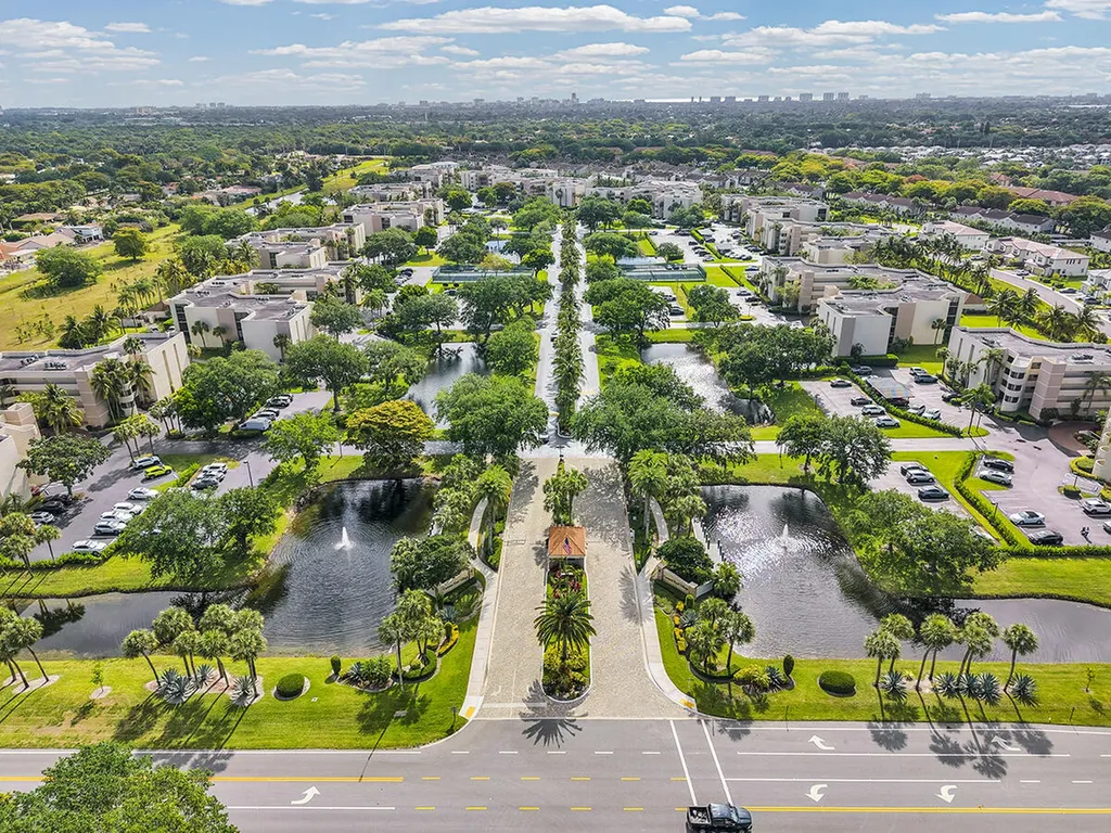 5749 Camino Del Sol Boca Raton FL 33433