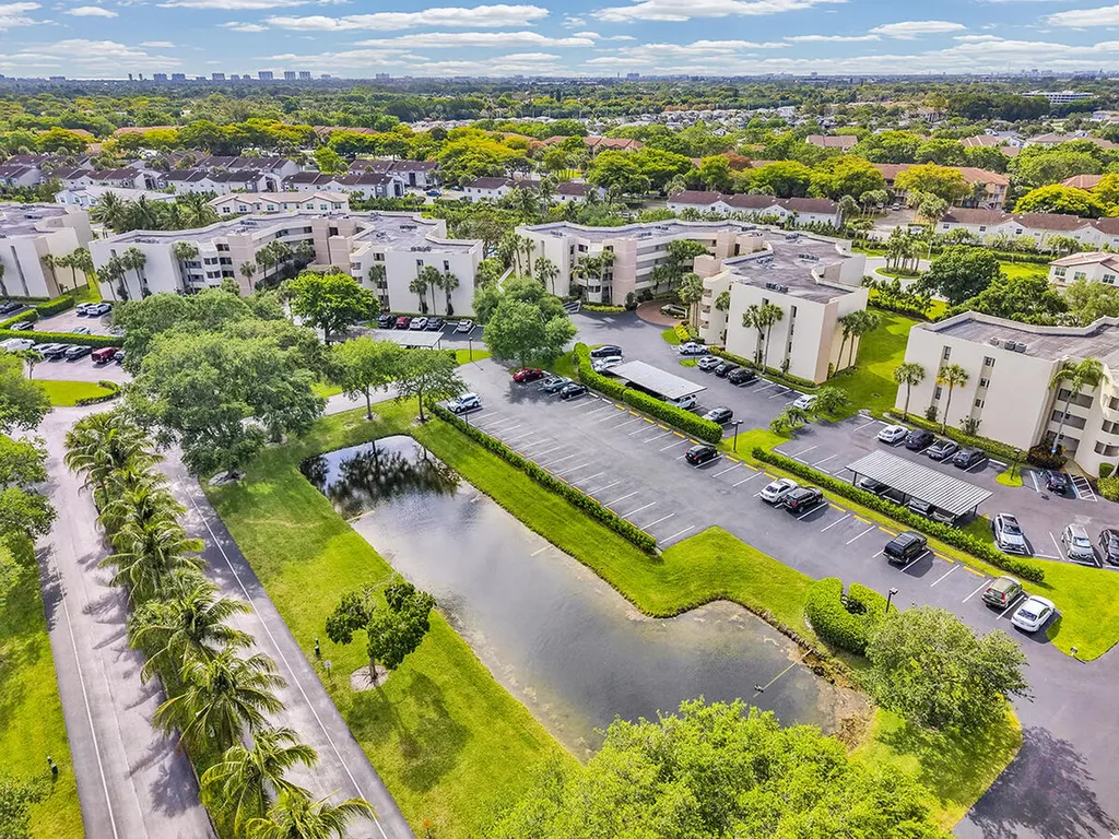 5749 Camino Del Sol Boca Raton FL 33433
