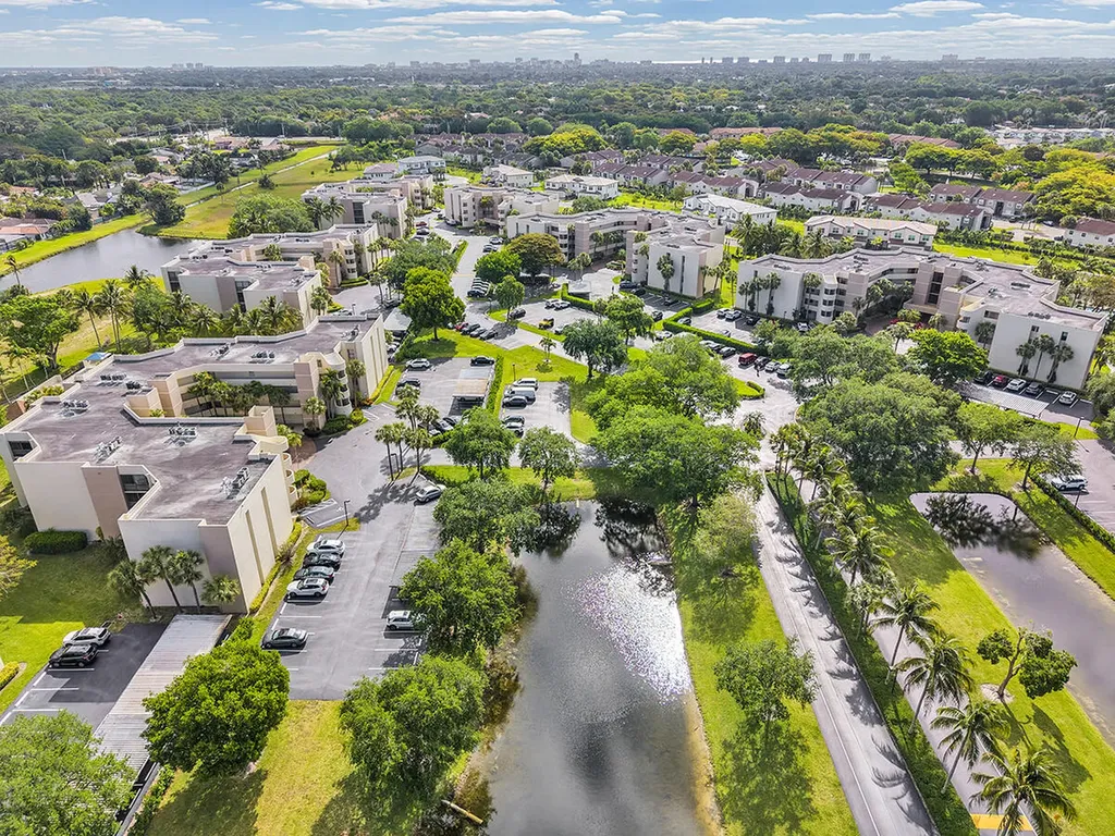 5749 Camino Del Sol Boca Raton FL 33433
