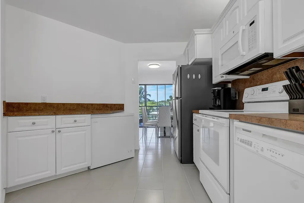 5749 Camino Del Sol Boca Raton FL 33433