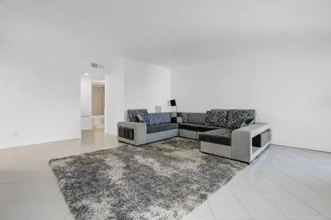 5749 Camino Del Sol Boca Raton FL 33433