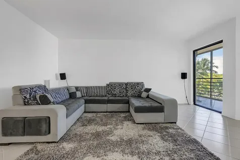 5749 Camino Del Sol Boca Raton FL 33433