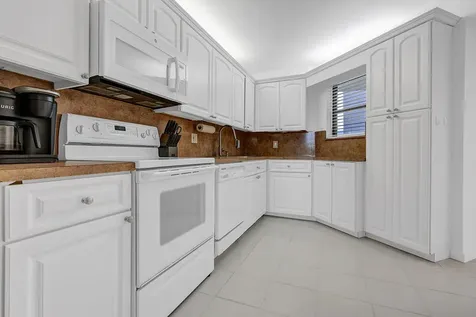 5749 Camino Del Sol Boca Raton FL 33433