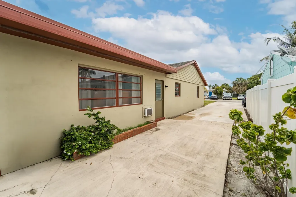 723 N 7th Street Lantana FL 33462