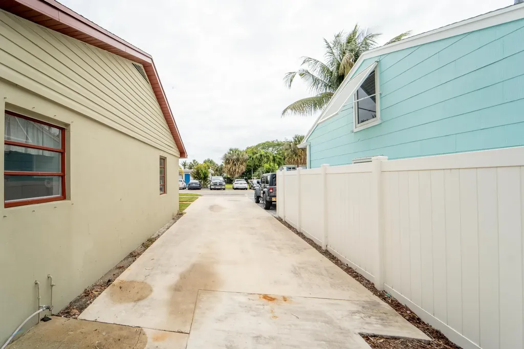 723 N 7th Street Lantana FL 33462