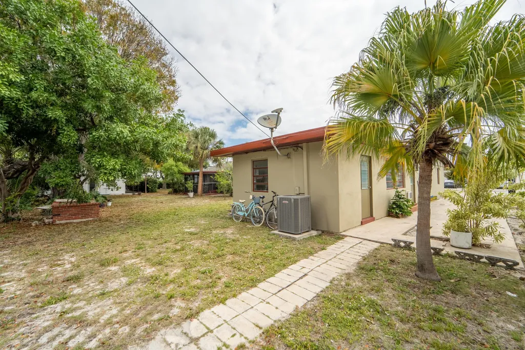 723 N 7th Street Lantana FL 33462