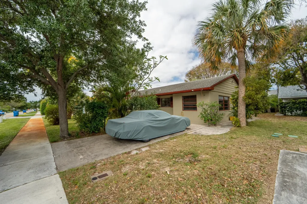 723 N 7th Street Lantana FL 33462