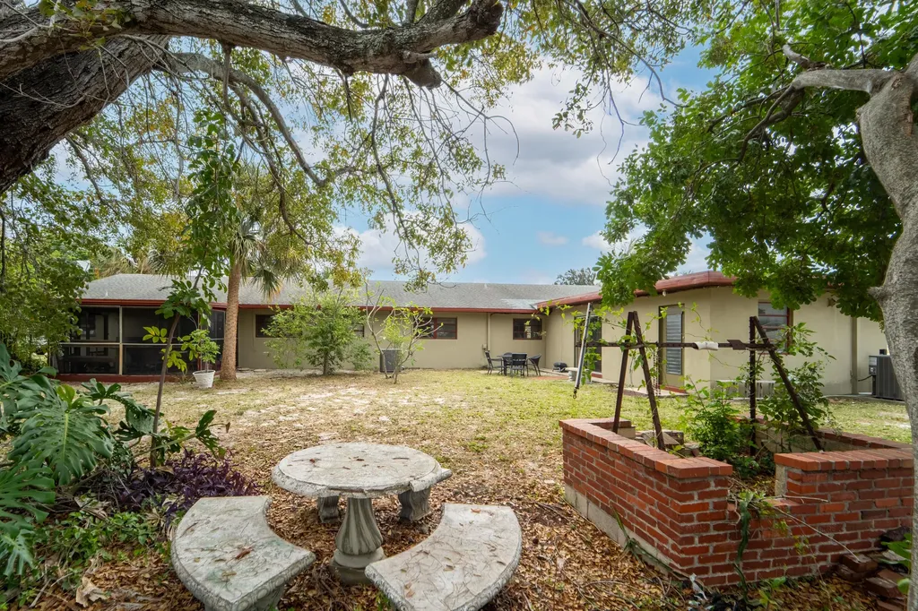 723 N 7th Street Lantana FL 33462