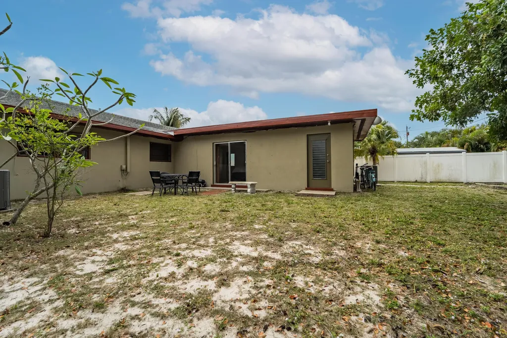 723 N 7th Street Lantana FL 33462