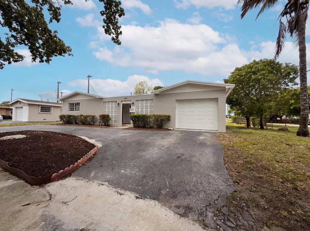 820 NW 78th Avenue Pembroke Pines FL 33024