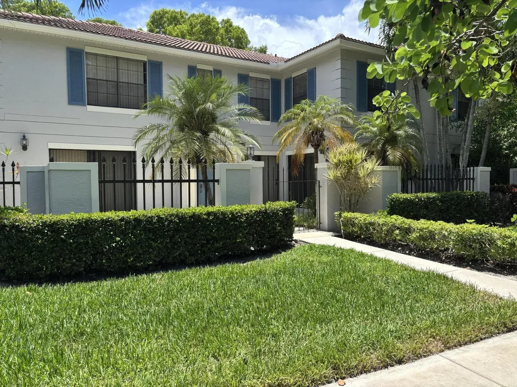 352 Prestwick Circle Palm Beach Gardens FL 33418