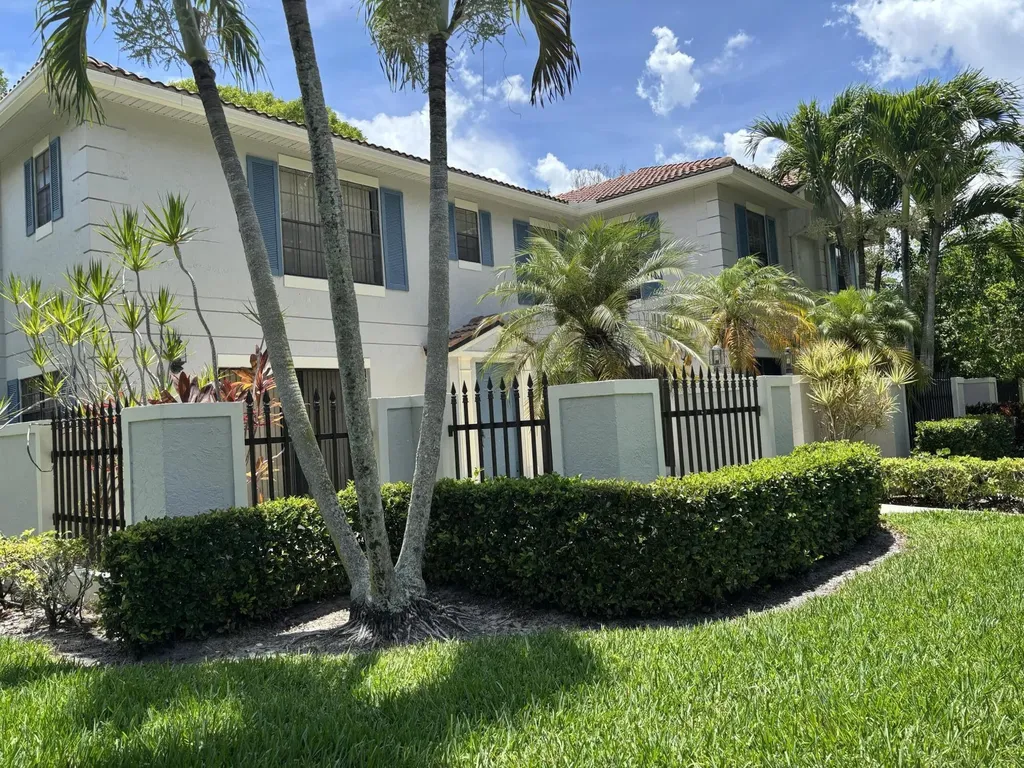 352 Prestwick Circle Palm Beach Gardens FL 33418