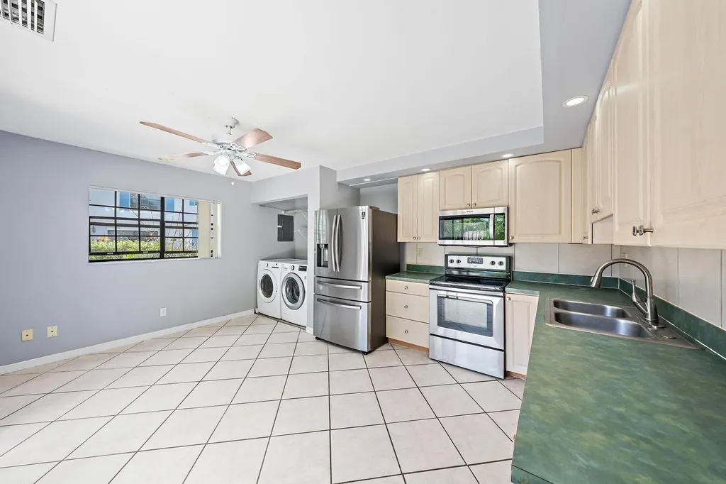 352 Prestwick Circle Palm Beach Gardens FL 33418