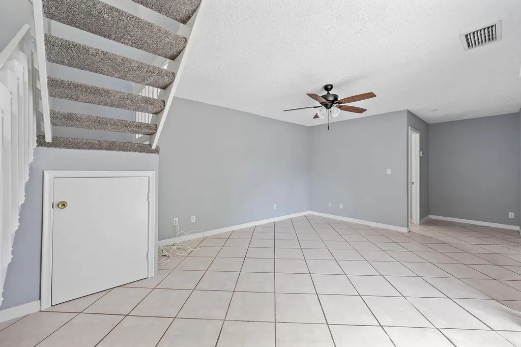 352 Prestwick Circle Palm Beach Gardens FL 33418