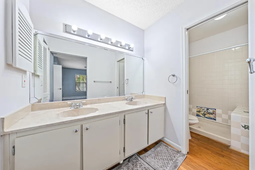 352 Prestwick Circle Palm Beach Gardens FL 33418