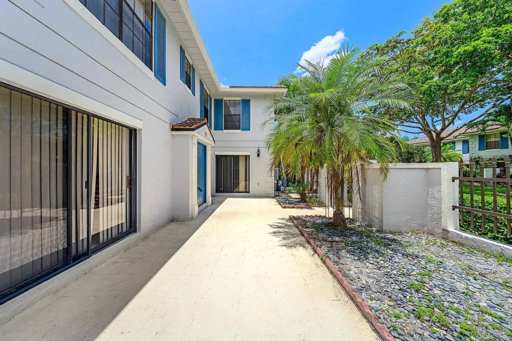 352 Prestwick Circle Palm Beach Gardens FL 33418
