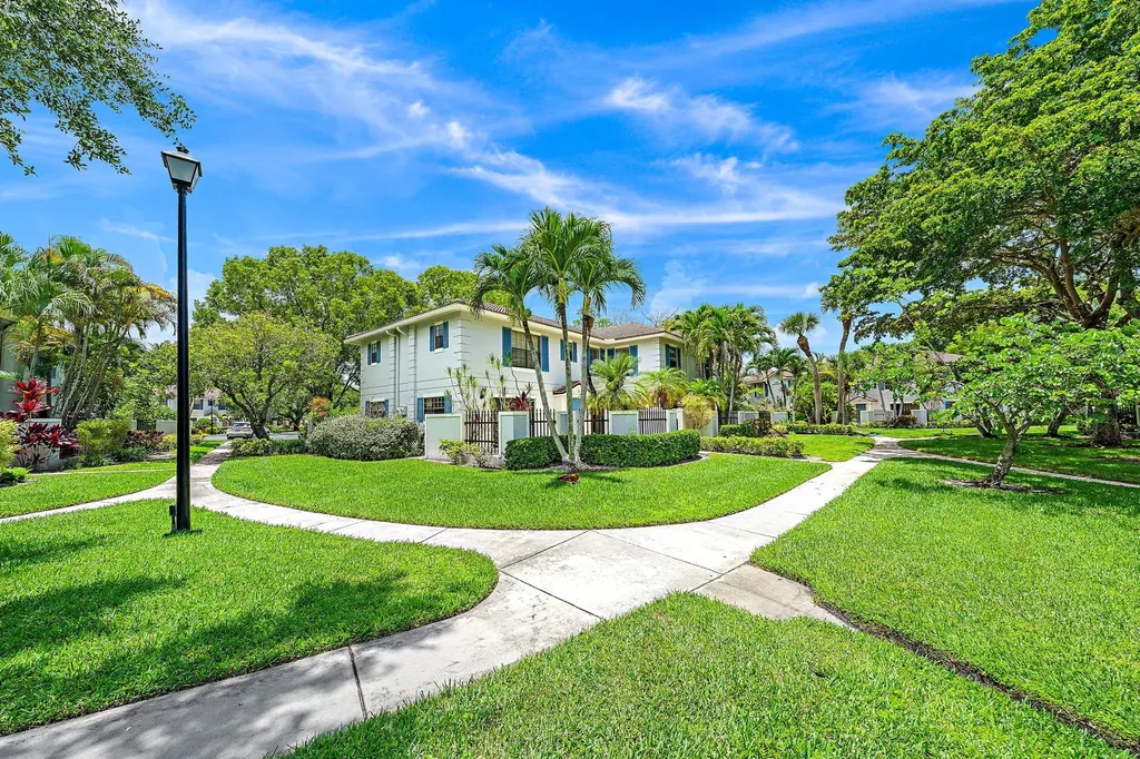 352 Prestwick Circle Palm Beach Gardens FL 33418