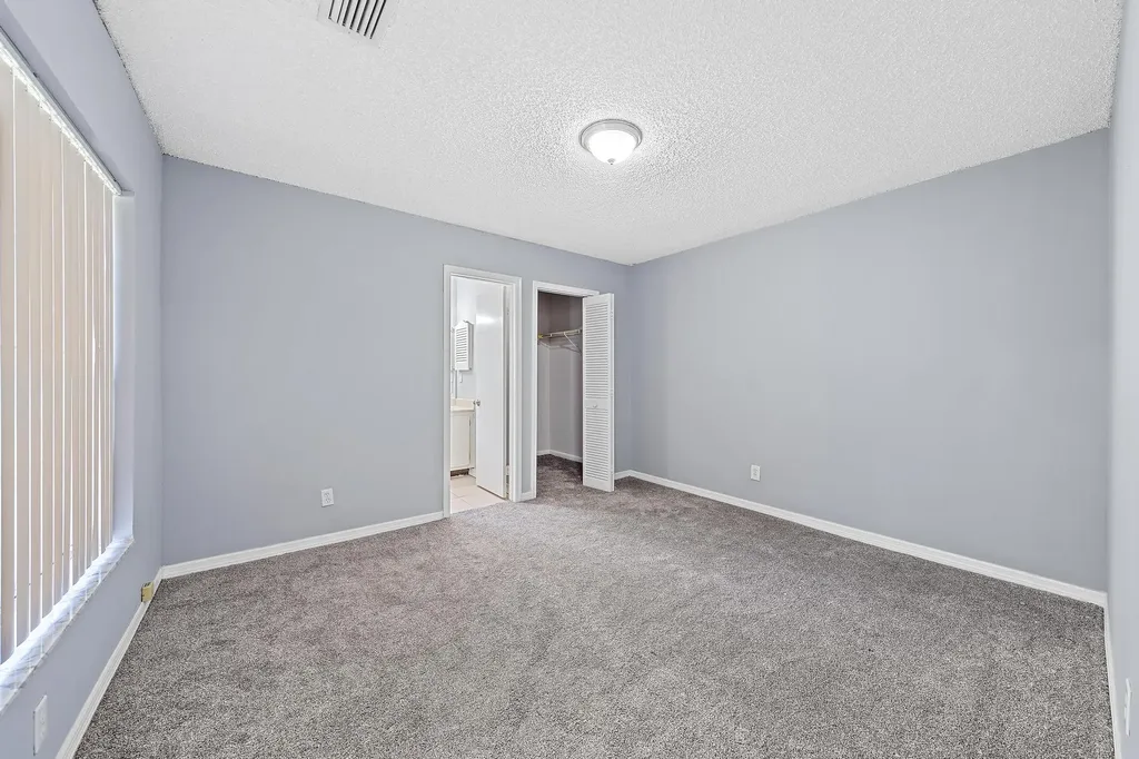 352 Prestwick Circle Palm Beach Gardens FL 33418