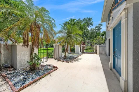 352 Prestwick Circle Palm Beach Gardens FL 33418