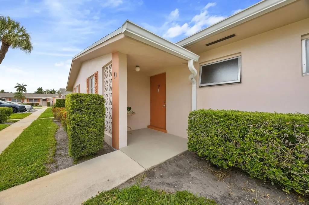 2691 Dudley Drive Drive E West Palm Beach FL 33415