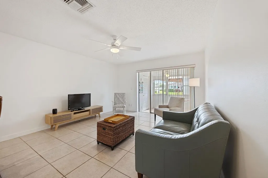 2691 Dudley Drive Drive E West Palm Beach FL 33415