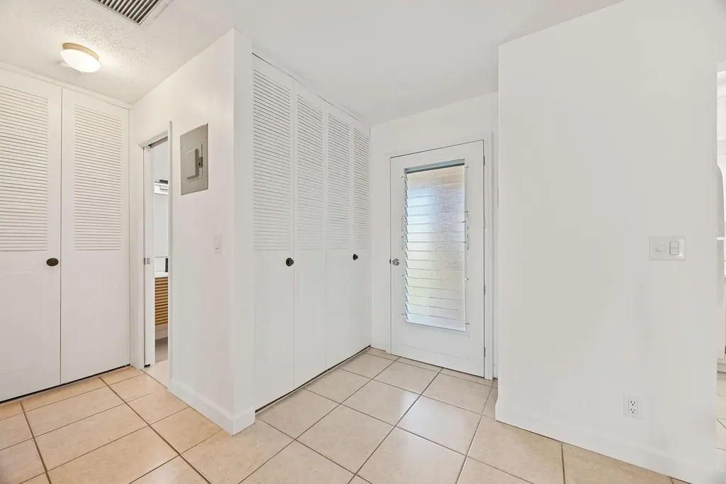 2691 Dudley Drive Drive E West Palm Beach FL 33415
