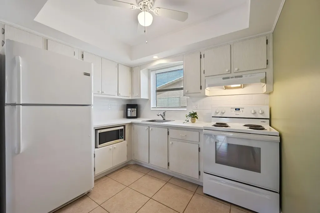 2691 Dudley Drive Drive E West Palm Beach FL 33415