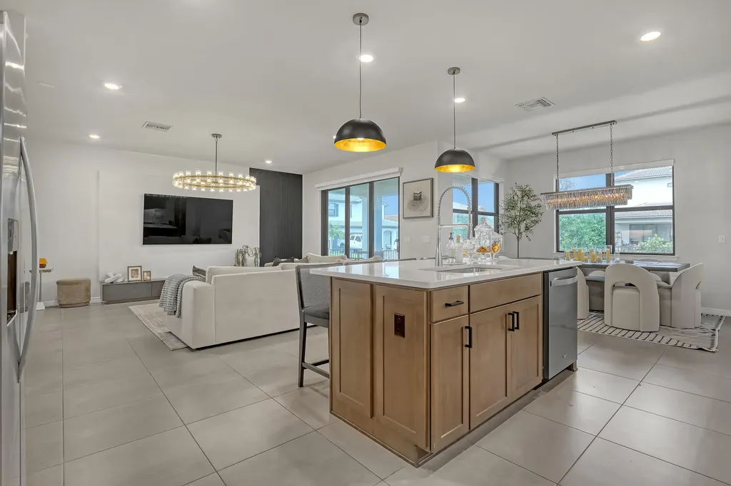 4740 Chantilly Lake Worth FL 33467