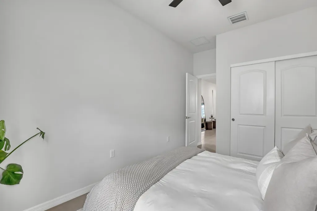 4740 Chantilly Lake Worth FL 33467