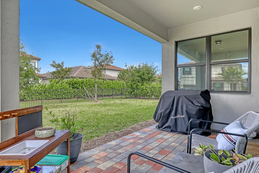 4740 Chantilly Lake Worth FL 33467