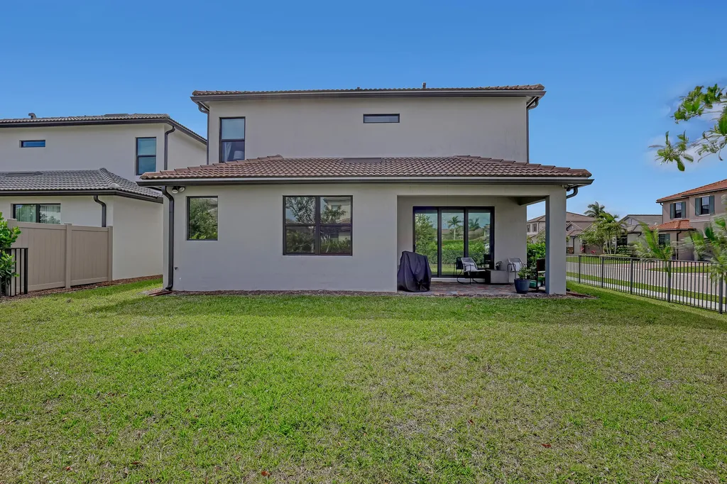4740 Chantilly Lake Worth FL 33467