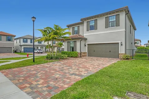 4740 Chantilly Lake Worth FL 33467