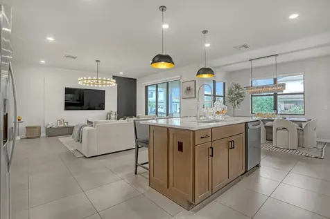 4740 Chantilly Lake Worth FL 33467
