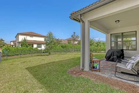 4740 Chantilly Lake Worth FL 33467
