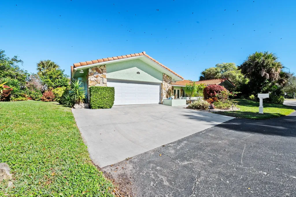 301 Jacaranda Drive Plantation FL 33324