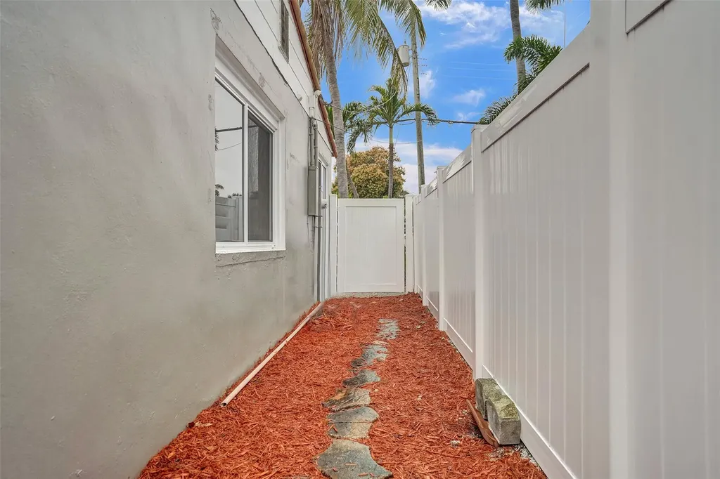 1316 NE 2nd Avenue Fort Lauderdale FL 33304
