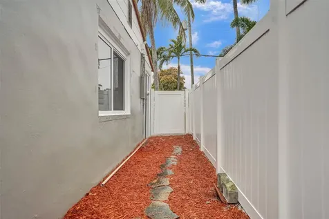 1316 NE 2nd Avenue Fort Lauderdale FL 33304