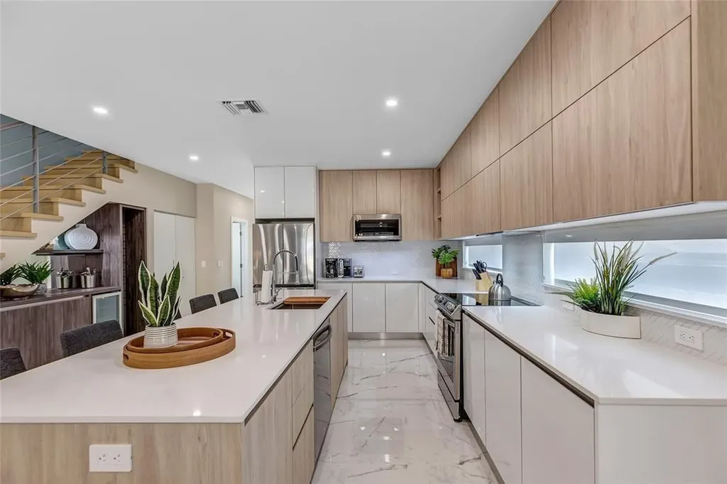 811 SW 10th Terrace Fort Lauderdale FL 33315