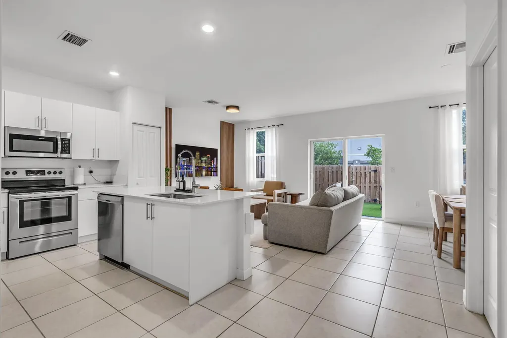 4613 NW 118th Avenue Coral Springs FL 33076
