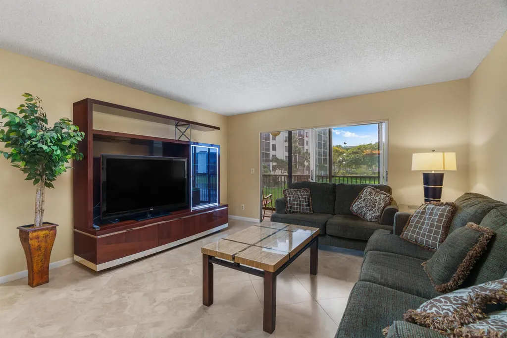 6515 Kensington Lane Delray Beach FL 33446