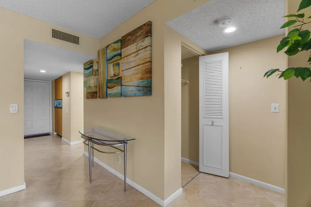 6515 Kensington Lane Delray Beach FL 33446