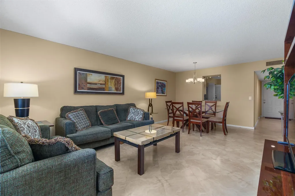 6515 Kensington Lane Delray Beach FL 33446