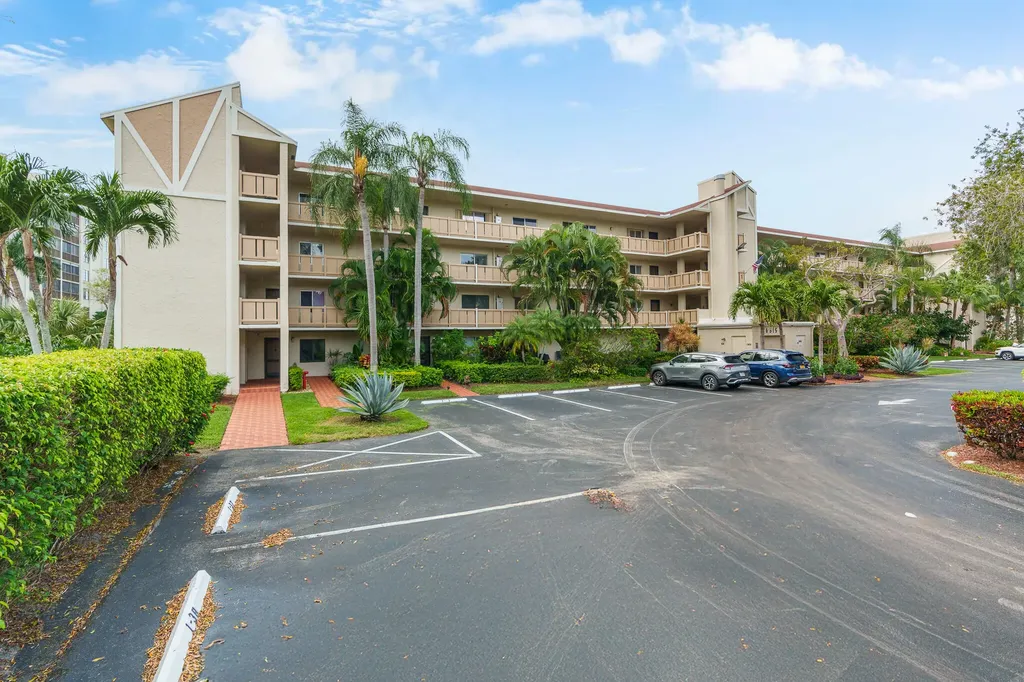 6515 Kensington Lane Delray Beach FL 33446