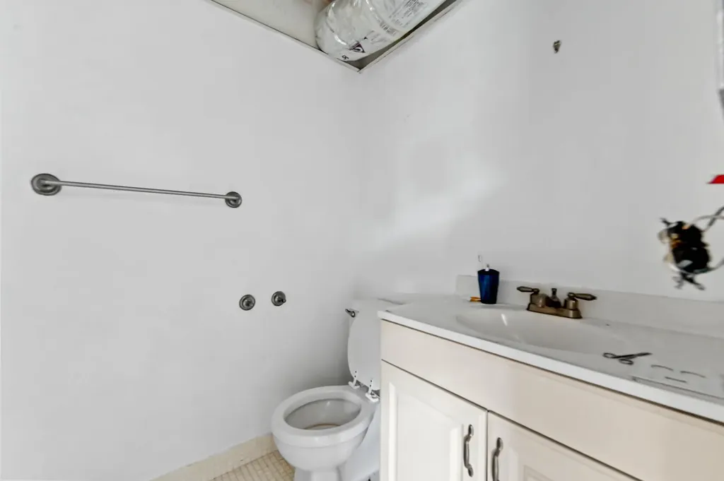 343 Capri Delray Beach FL 33484