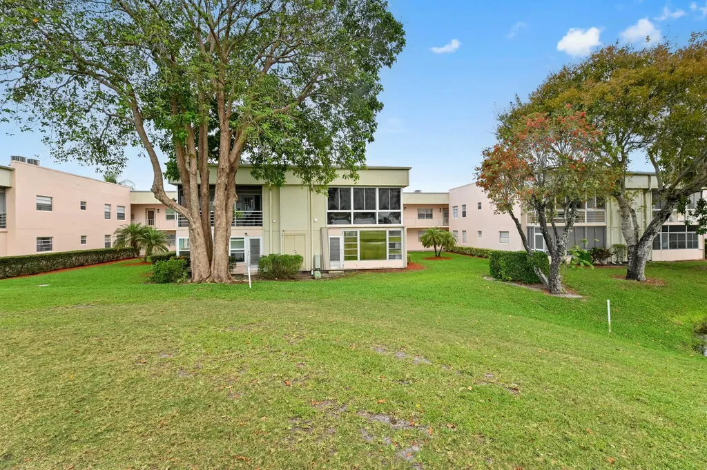 343 Capri Delray Beach FL 33484