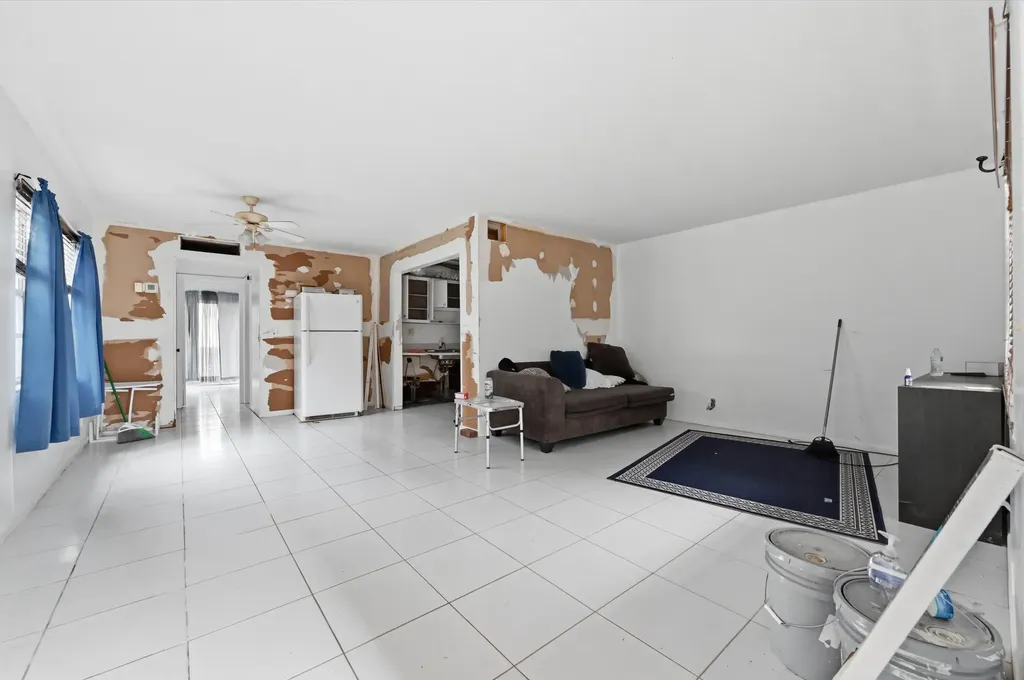 343 Capri Delray Beach FL 33484