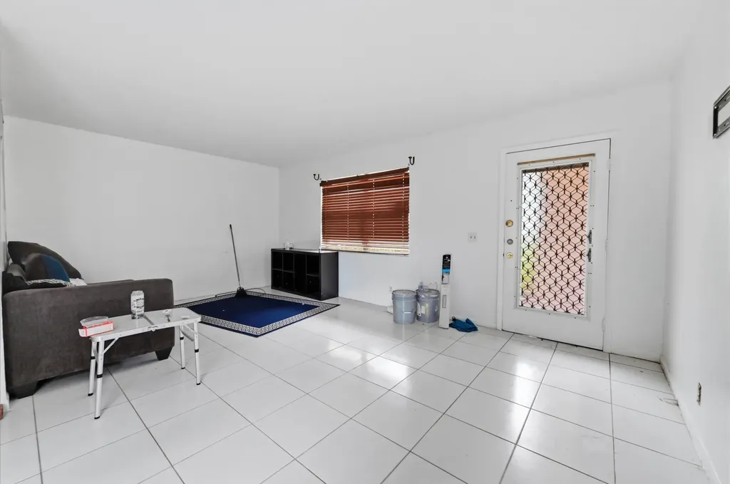 343 Capri Delray Beach FL 33484