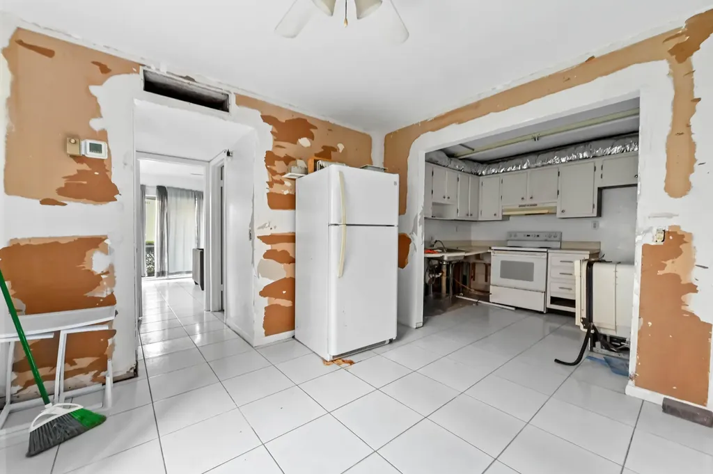 343 Capri Delray Beach FL 33484