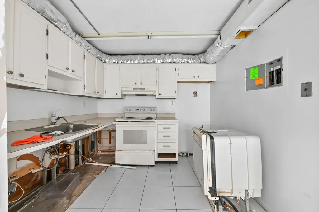343 Capri Delray Beach FL 33484